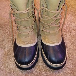 Sorel Caribou, size 8